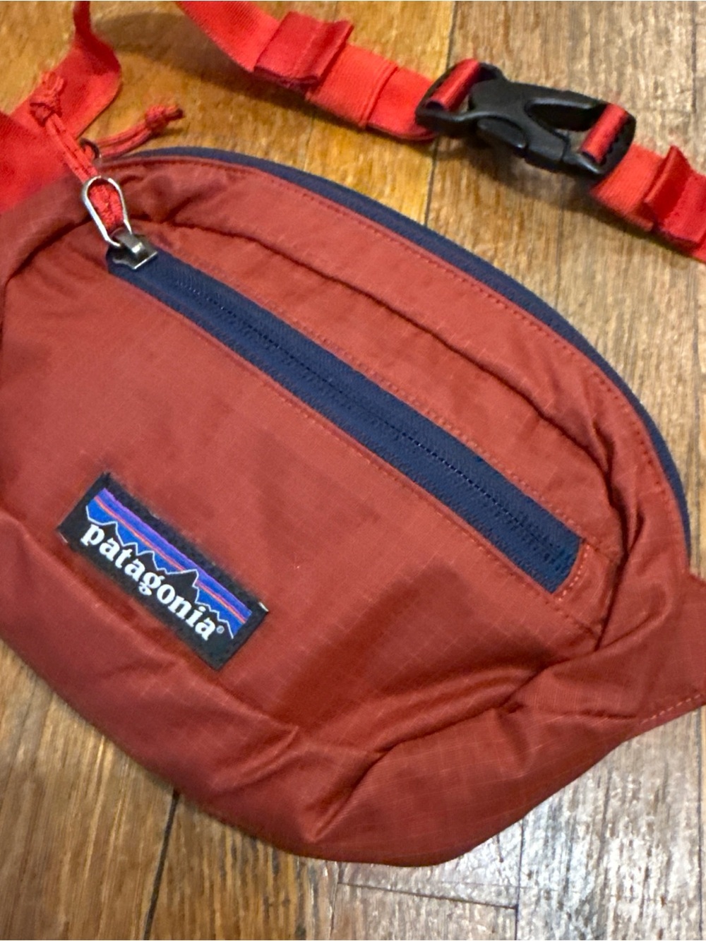 Patagonia Red and Navy Hip Pack - Picture 2 of 6
